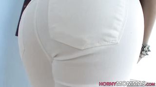 Блондинка лижет киску гостьи