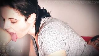 Похотливые фетишистки жадно лижут сладкие ножки друг друга