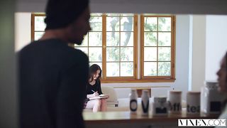 Парень трахается с парой голых подруг