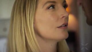 Молодую блондинку надо учить подчинению