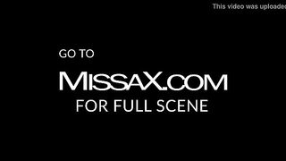 Молодую блондинку надо учить подчинению